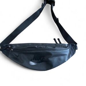 Nike Sportswear Heritage Hip Pack Bag Black Adjustable Strap Streetwear Unisex